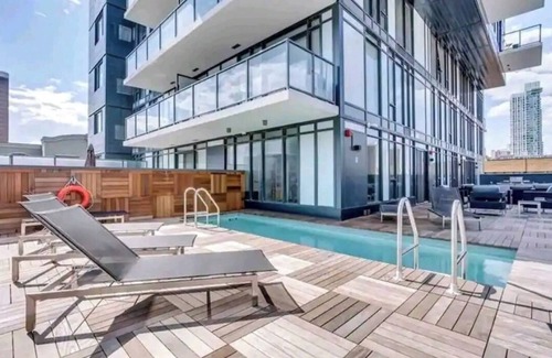 Connaught Condo | Beautiful 2 beds 1 bath downtown