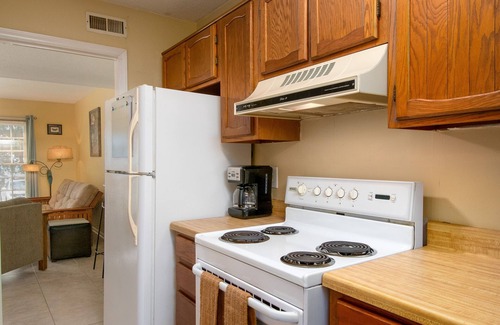 Lake Waccamaw House | Beautiful 2 BR, 1.5 BA Lakefront Condo - Linens, Pets, Kayaks, Fishing Gear !
