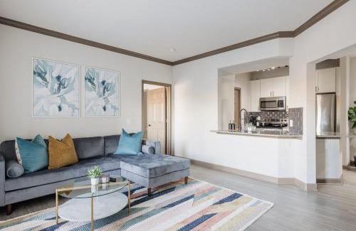 South Main Apartment | Beautiful 2 BR 2 BA, NRG, Medical Center, Downtown, Free WiFi, Pool