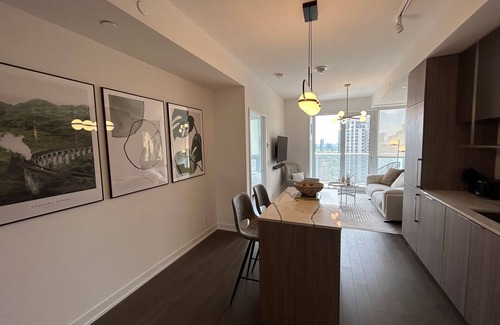 Willowdale Condo | Beautiful 2-Br, 2-Bath Easy Public Transit/Parking