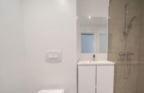 Frederiksberg Apartment | Beautiful 2-BR apartment with a balcony in Frederiksberg - 205