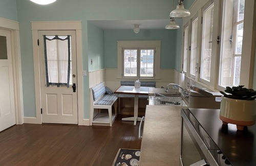 Bloomington House | Beautiful 2 BR Bungalow - 3 Blocks to Campus, Kirkwood & Amenities