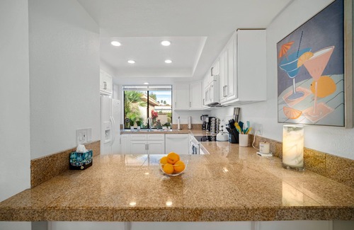 Rancho Mirage House | BEAUTIFUL 2 BR CONDO WITH GOLF COURSE AND MOUNTAIN VIEWS