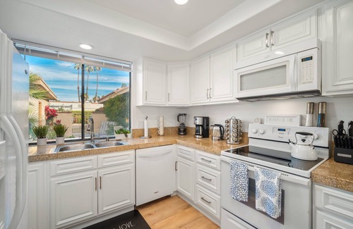 Rancho Mirage House | BEAUTIFUL 2 BR CONDO WITH GOLF COURSE AND MOUNTAIN VIEWS