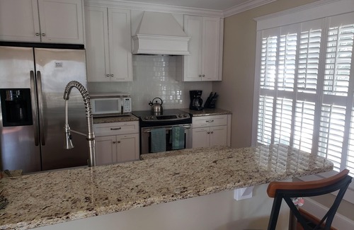 Morehead City Condo | Beautiful 2 BR condo/cottage just one block from downtown waterfront!
