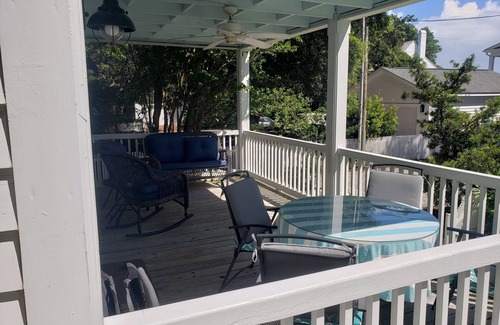 Morehead City Condo | Beautiful 2 BR condo/cottage just one block from downtown waterfront!