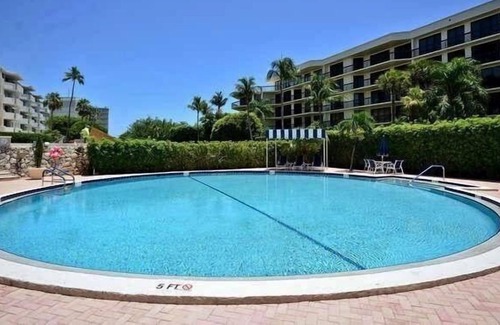 Palm Beach Condo | Beautiful 2 Br. Condo (230344) by Houzlet