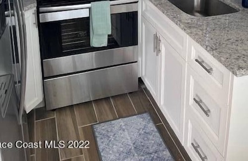 Indialantic Apartment | Beautiful 2 Br. Duplex triplex L-(431180) by Houzlet