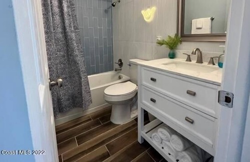 Indialantic Apartment | Beautiful 2 Br. Duplex triplex L-(431180) by Houzlet