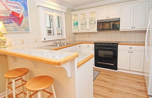 Seabrook Island House | Beautiful 2 BR Villa! Neighborhood Pool! Amenity Cards Included! Close to Beach!