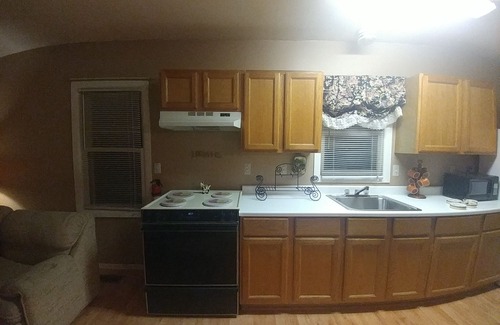 Mount Clemens Apartment | Beautiful, 2 brm/2nd floor loft. Spacious, trendy and fully furnished.