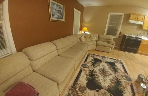 Mount Clemens Apartment | Beautiful, 2 brm/2nd floor loft. Spacious, trendy and fully furnished.
