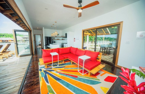 Isla Bastimentos Villa | Beautiful 2 Bedroom-2 Bathroom OverWater Villa in Bastimentos, AC & Wifi