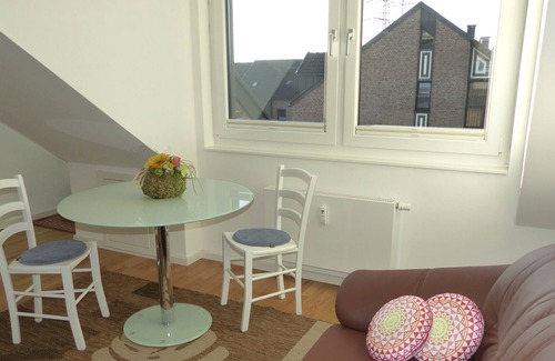 Wersten Apartment | Beautiful 2-room attic apartment centrally on the park with a lake.