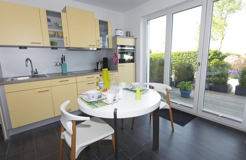 Lohme Apartment | Beautiful 2-room vacation apartment with terrace - Haus Ostseeblick 1 FeWo Steuerbord