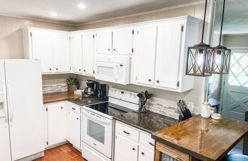 Boys Ranch House | Beautiful 2 story house overlooking the water. Has arcade & Close to the springs