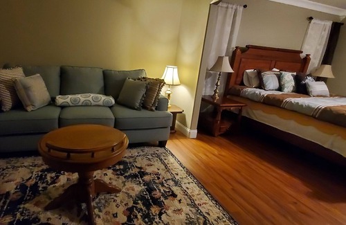 Ephrata House | Beautiful 2 story House with Fireplace