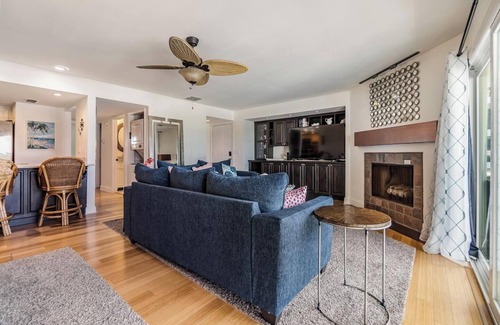 Indian Rocks Beach Condo | Beautiful 2/1 Top Floor luxury Condo on Indian Rocks Beach