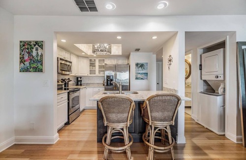 Indian Rocks Beach Condo | Beautiful 2/1 Top Floor luxury Condo on Indian Rocks Beach