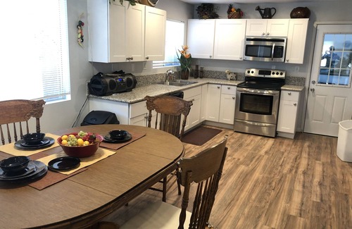 Rancho Oakey House | Beautiful 2b/1b home located in central of LV. Minutes away from the strip