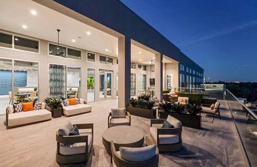 The Galleria Apartment | Beautiful 2B/2B Apartment in the Galleria