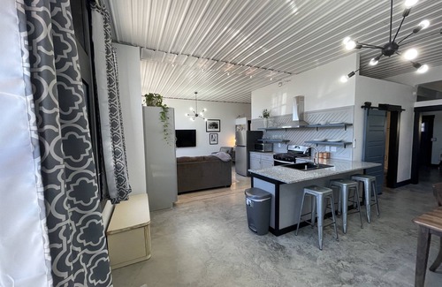 Mountain Home Apartment | Beautiful 2b/2bth near downtown and the park.