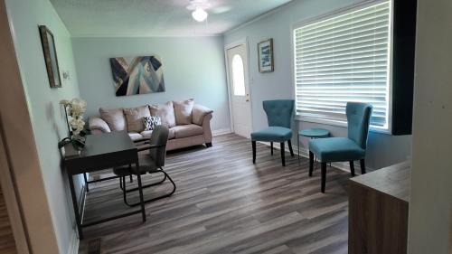 Almont Apartment | Beautiful 2BD Apt Jamesway in West End Area!