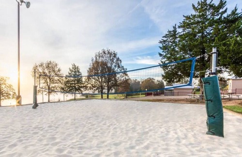 De Soto Condo | Beautiful 2BD condo in lakefront resort with lots of outdoor onsite activities