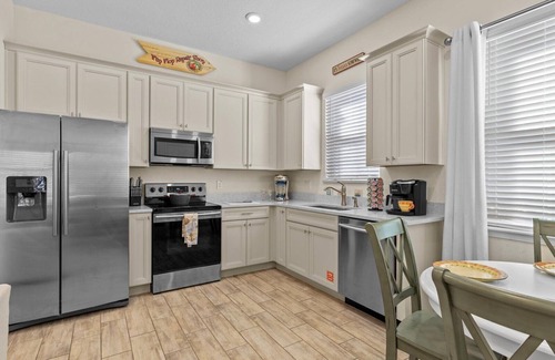 West Kissimmee Cottage | Beautiful 2BD Cottage w/spa near Disney Theme Parks