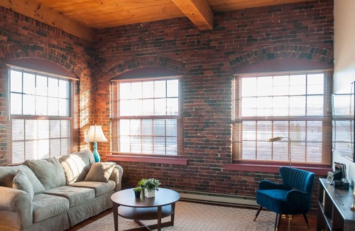 Manchester Condo | Beautiful 2bdrm condo with tons of character