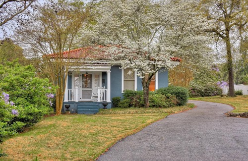 Summerville Cottage | Beautiful 2bedroom cottage with full kitchen, dining area, laundry, 3 TVs, a/c