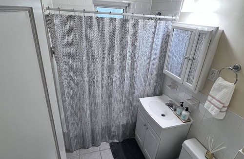 Medford Condo | Beautiful 2beds/1bath w/free parking & 10mnts away from Boston