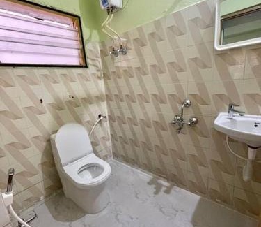 Himayatnagar Apartment | Beautiful 2bhk centrally located with free parking