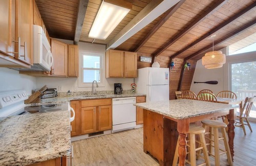 Long Beach House | Beautiful 2BR 1.5BA House, Walk to the Beach, Dog Friendly, Sleeps 6