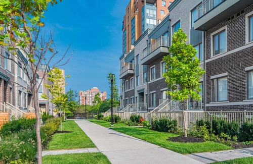 New Toronto Apartment | Beautiful 2BR 2WR Condo