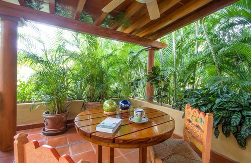 Ixtapa - Zihuatanejo Condo | Beautiful 2BR Ap. Exuberant Vegetation, with direct access to the beach