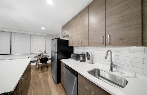 East Falls Apartment | Beautiful 2br Condo in a Highrise, Parking, Gym!