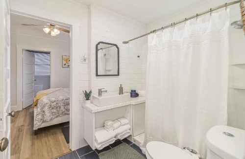 Lakeland House | Beautiful 2Br Historic Bungalow located downtown