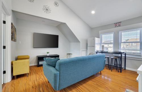 Weequahic Apartment | Beautiful 2BR Home Near Penn Station