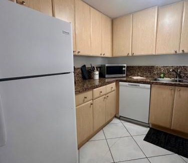 The Crossings Apartment | Beautiful 2brm condo w free parking fast WiFi