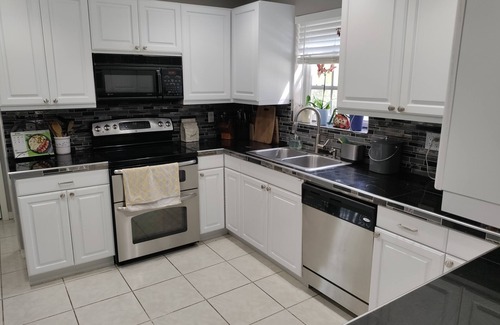 Cutler Bay House | Beautiful 3/2 Pool Home in Lush Tropical Garden, can include 1/1 Private Apart.