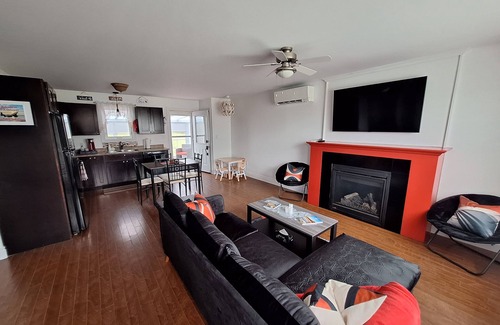 Borden-Carleton Cottage | Beautiful 3 Bdm Cottage within a 2 minute walk to the beach!