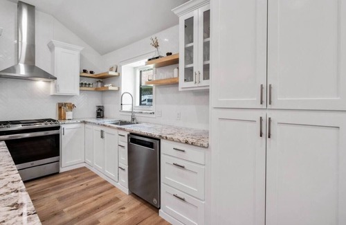 Grapevine House | Beautiful 3 Bed 2 Bath in Grapevine