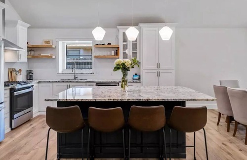 Grapevine House | Beautiful 3 Bed 2 Bath in Grapevine