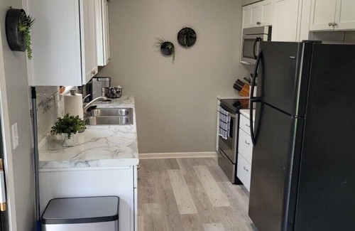 Lee's Summit House | Beautiful 3 Bed, 2 Bath, Sleeps 6, Full Kitchen. garage. Close to World cup!