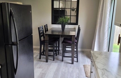 Lee's Summit House | Beautiful 3 Bed, 2 Bath, Sleeps 6, Full Kitchen. garage. Close to World cup!