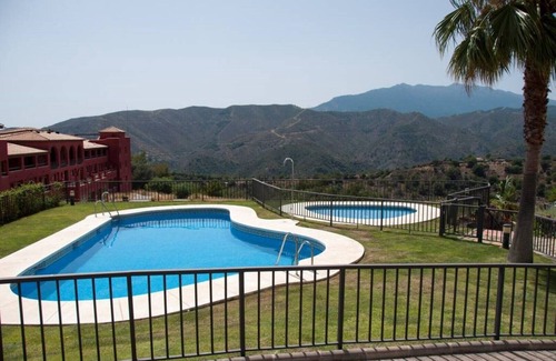 Istan Apartment | Beautiful 3 Bed Duplex - 2 Private Hot Tubs - Sleeps upto 8 persons