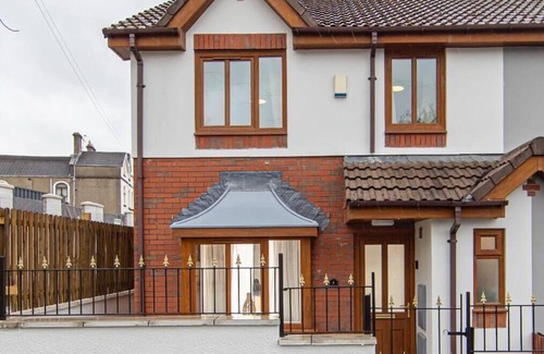 Abercwmboi House | Beautiful 3-Bed House in Merthyr Tydfil