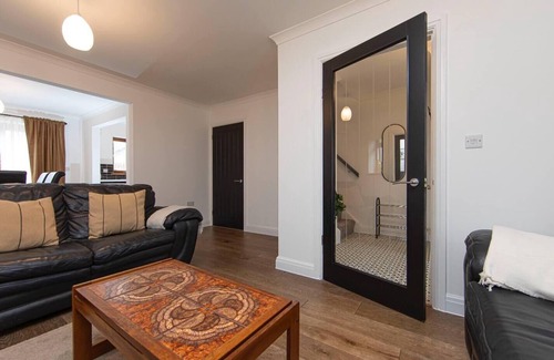 Abercwmboi House | Beautiful 3-Bed House in Merthyr Tydfil