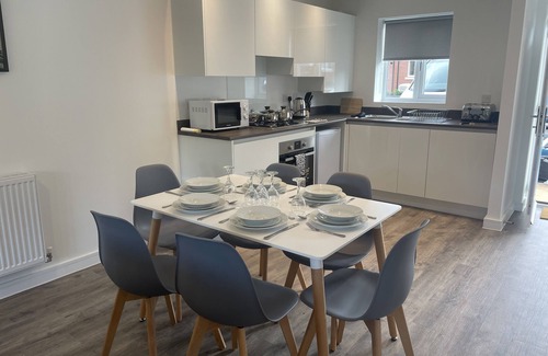 Derby House | Beautiful 3-Bed House in Derby with Parking